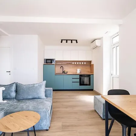 Nina & Paula - Nina *