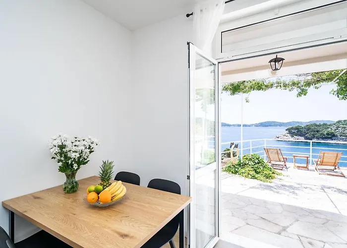 Nina & Paula - Nina *