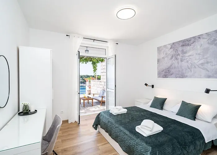 Nina & Paula - Nina *