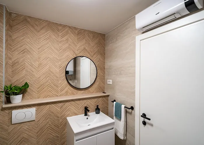 Nina & Paula - Nina Štikovica