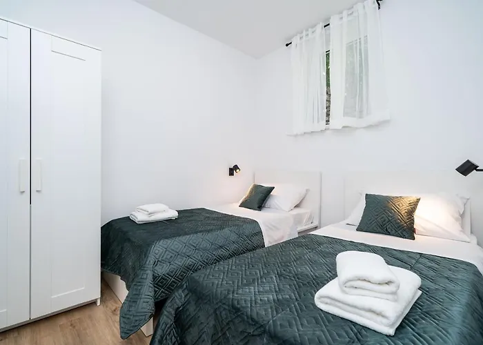 Nina & Paula - Nina * Štikovica